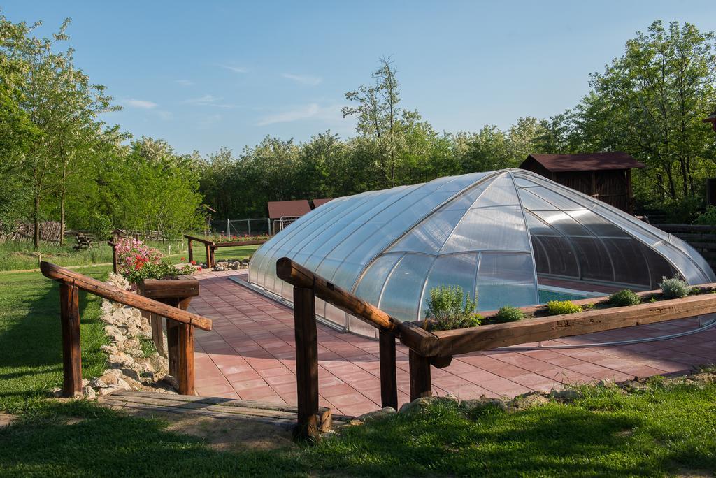 Farkasverem Vendégház Nyírtura Exterior foto